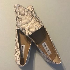 Steve Madden Feather Snakeskin Pointed Toe Loafers